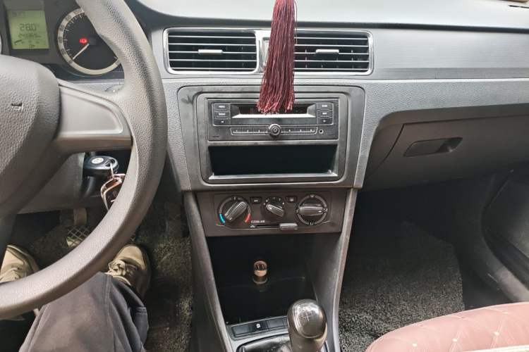 Used Skoda Rapid 2019 1.5L Manual Entry-Level Version Audio And AC Panel