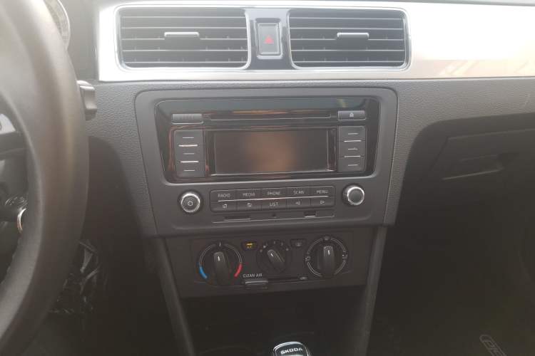 Used Skoda Rapid 2019 1.5L Automatic Comfort Edition China VI Standard Audio And AC Panel