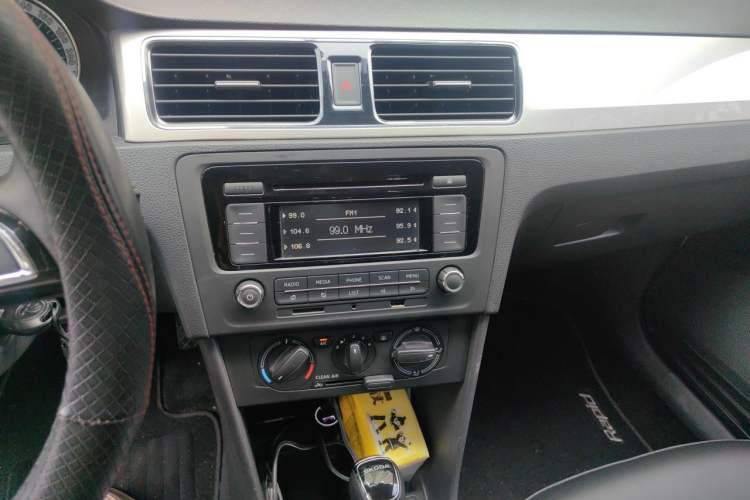 Used Skoda Rapid 2019 1.5L Automatic Comfort Edition China VI Standard Audio And AC Panel