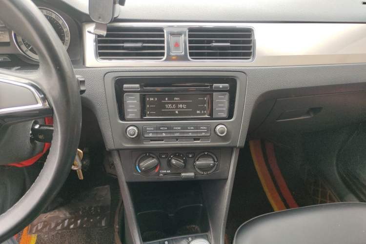 Used Skoda Rapid 2019 1.5L Manual Comfort Edition China VI Standard Audio And AC Panel