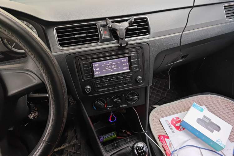 Used Skoda Rapid 2019 1.5L Manual Standard Edition Audio And AC Panel