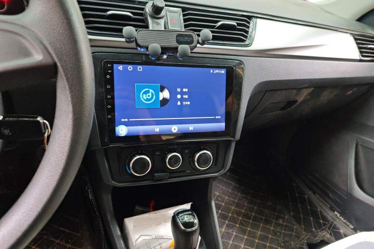 Used Skoda Rapid 2019 1.5L Automatic Standard Edition Audio And AC Panel