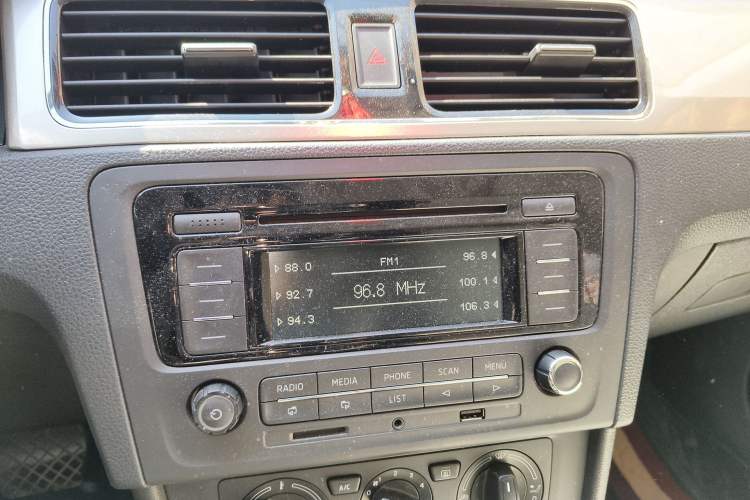 Used Skoda Rapid 2019 1.5L Automatic Comfort Edition China V Standard Audio And AC Panel