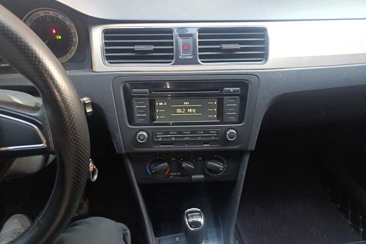 Used Skoda Rapid 2019 1.5L Automatic Comfort Edition China V Standard Audio And AC Panel