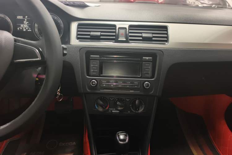 Used Skoda Rapid 2019 1.5L Automatic Comfort Edition China VI Standard Audio And AC Panel