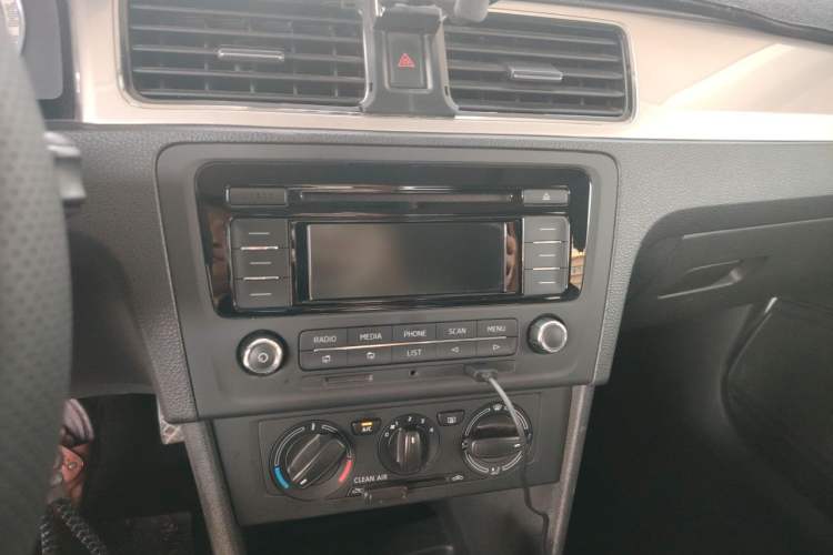 Used Skoda Rapid 2019 1.5L Automatic Comfort Edition China V Standard Audio And AC Panel