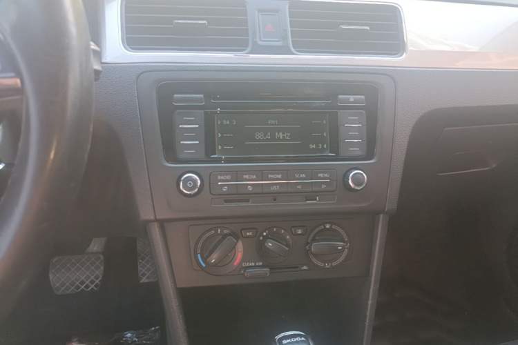 Used Skoda Rapid 2019 1.5L Automatic Comfort Edition China V Standard Audio And AC Panel