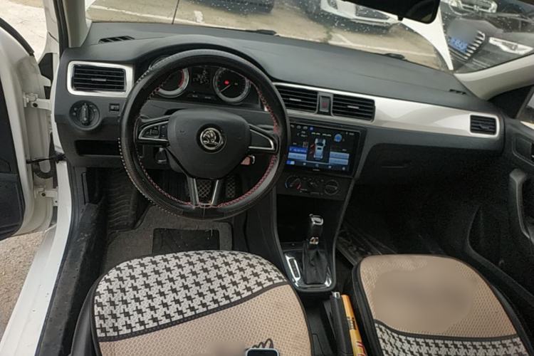 Used Skoda Rapid 2019 1.5L Automatic Comfort Edition China V Standard Center Console