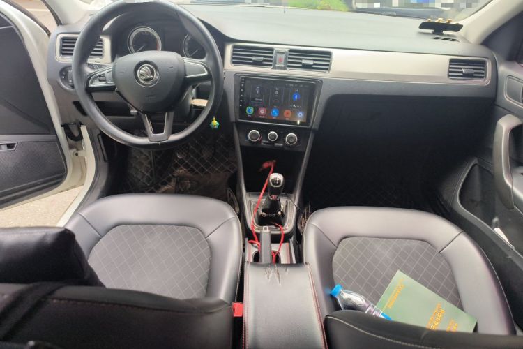 Used Skoda Rapid 2019 1.5L Manual Comfort Edition China V Standard Center Console
