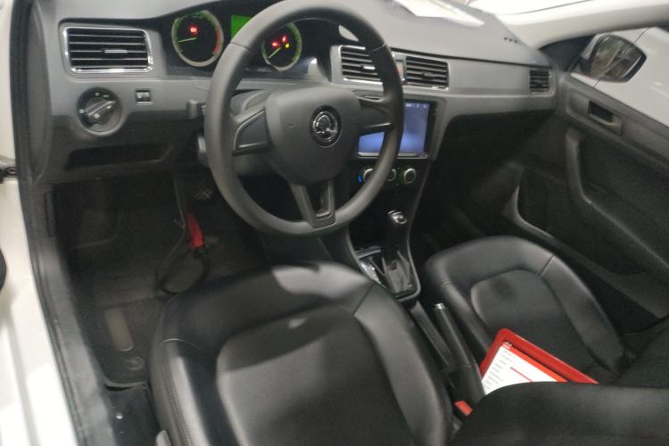 Used Skoda Rapid 2019 1.5L Automatic Standard Edition Center Console