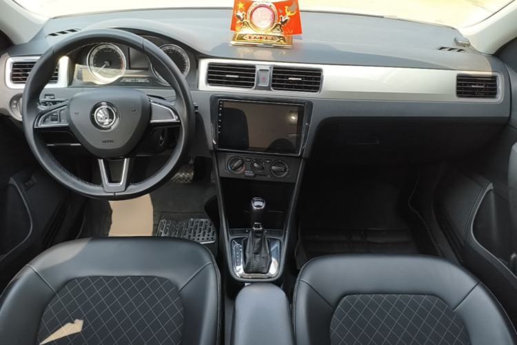 Used Skoda Rapid 2019 1.5L Automatic Comfort Edition China VI Standard Center Console