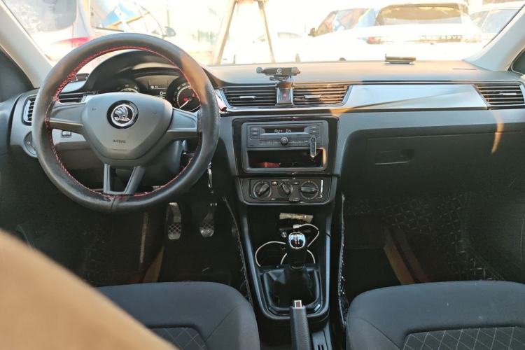 Used Skoda Rapid 2019 Revised Version 1.5L Manual Standard Edition China VI Center Console