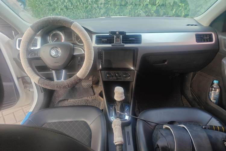 Used Skoda Rapid 2019 1.5L Automatic Comfort Edition China V Standard Center Console