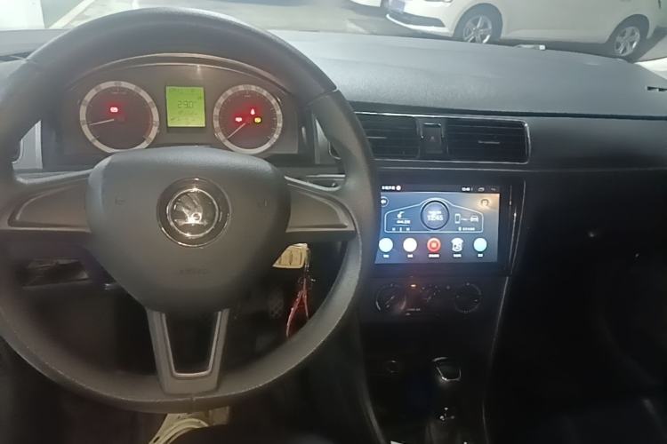 Used Skoda Rapid 2019 1.5L Automatic Standard Edition Center Console