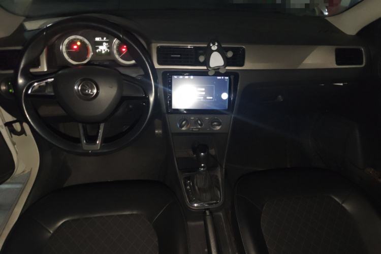 Used Skoda Rapid 2019 1.5L Automatic Comfort Edition China V Standard Center Console