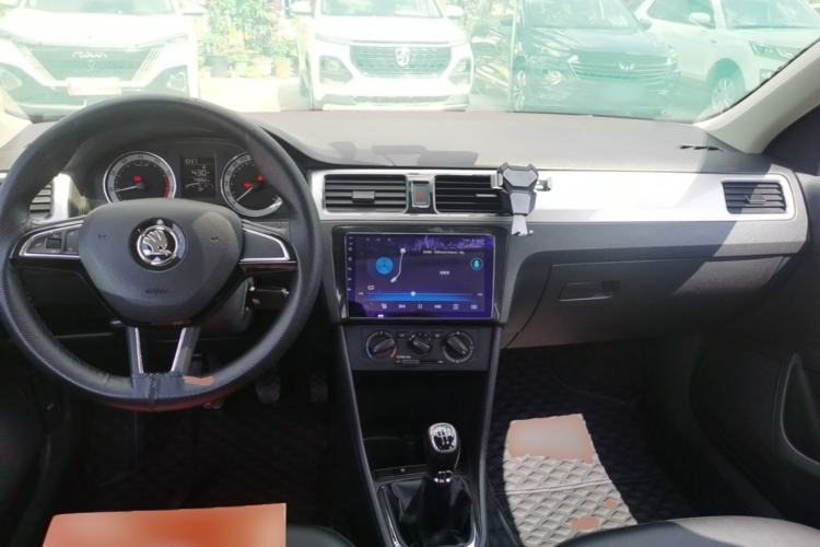 Used Skoda Rapid 2019 1.5L Manual Comfort Edition China VI Standard Center Console