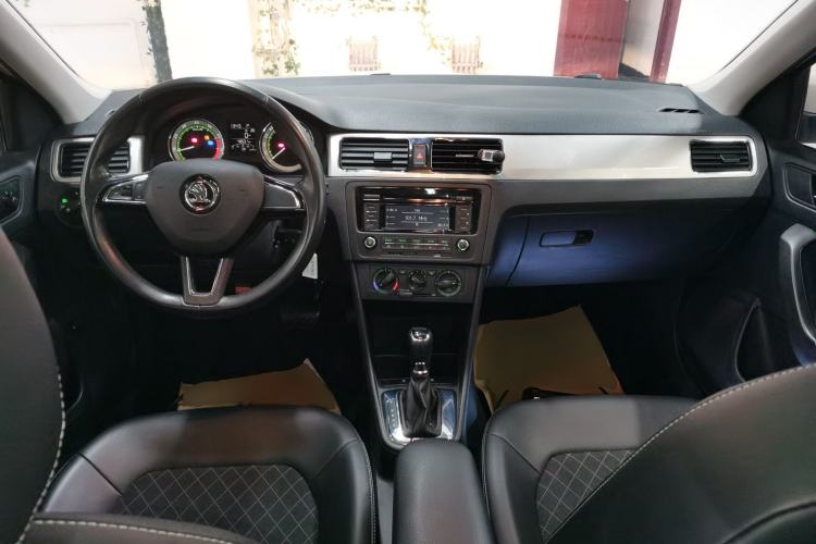 Used Skoda Rapid 2019 1.5L Automatic Comfort Edition China V Standard Center Console