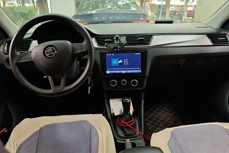 Used Skoda Rapid 2019 1.5L Automatic Standard Edition Center Console