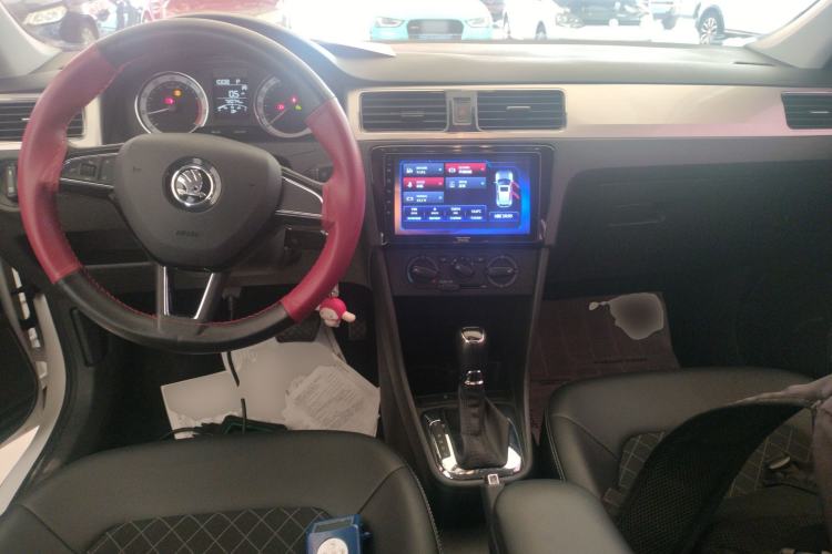 Used Skoda Rapid 2019 1.5L Automatic Comfort Edition China V Standard Center Console