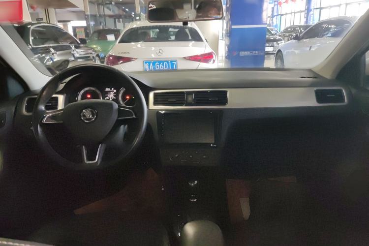 Used Skoda Rapid 2019 1.5L Automatic Comfort Edition China V Standard Center Console