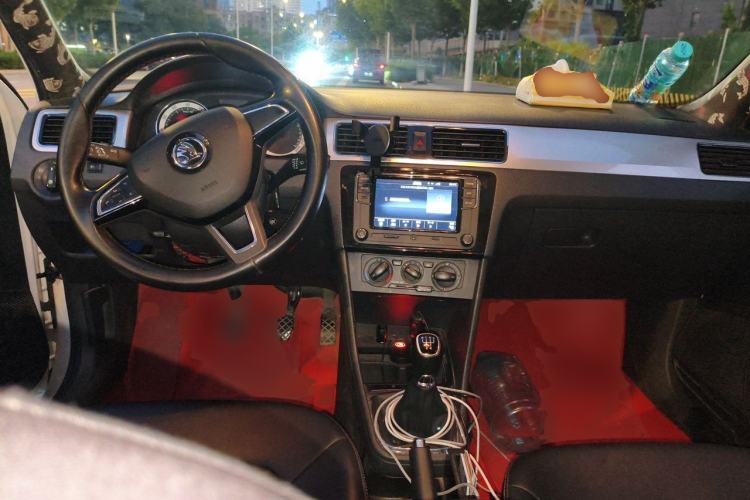 Used Skoda Rapid 2019 1.5L Manual Comfort Edition China V Standard Center Console