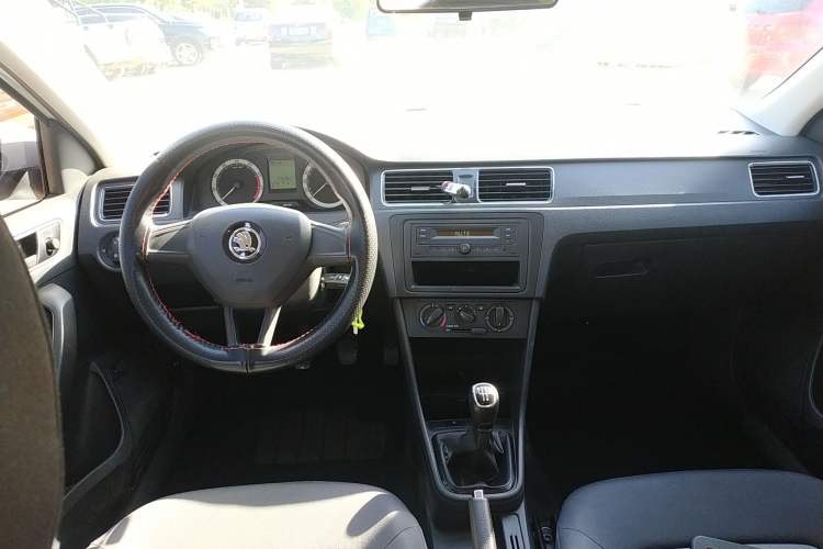 Used Skoda Rapid 2019 Revised Version 1.5L Manual Standard Edition China VI Center Console