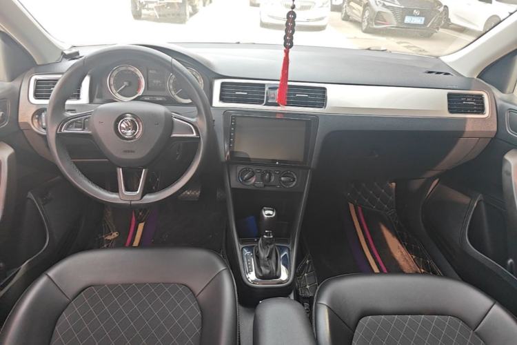 Used Skoda Rapid 2019 1.5L Automatic Comfort Edition China V Standard Center Console