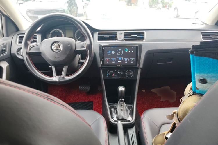 Used Skoda Rapid 2019 1.5L Automatic Standard Edition Center Console