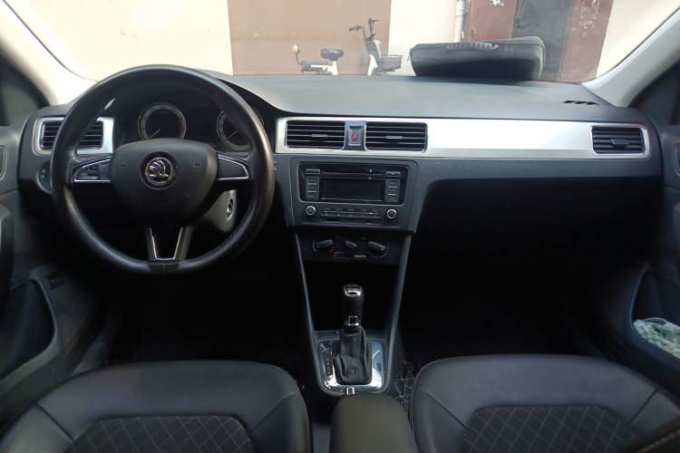 Used Skoda Rapid 2019 1.5L Automatic Comfort Edition China V Standard Center Console