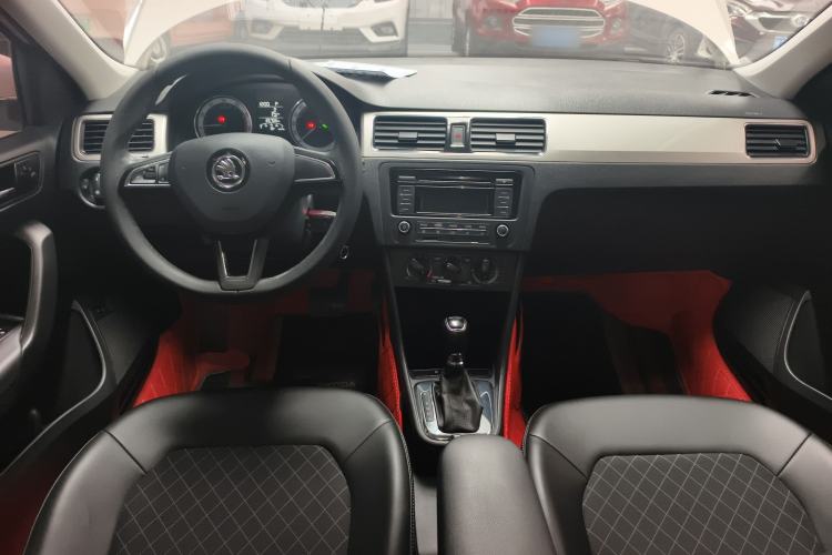 Used Skoda Rapid 2019 1.5L Automatic Comfort Edition China VI Standard Center Console