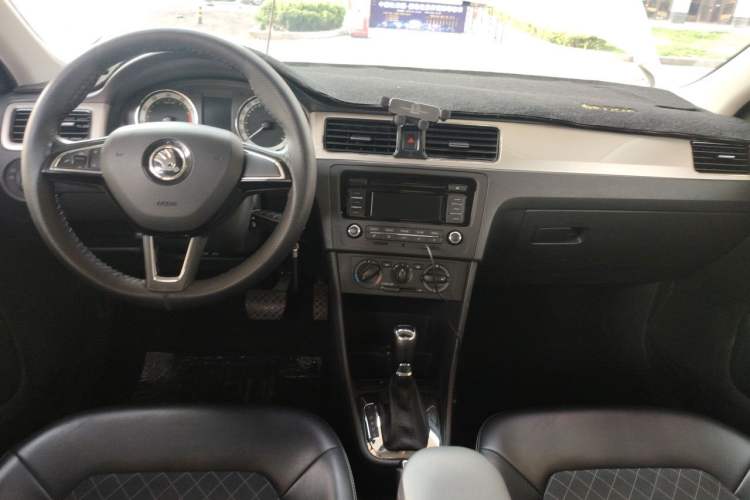 Used Skoda Rapid 2019 1.5L Automatic Comfort Edition China V Standard Center Console