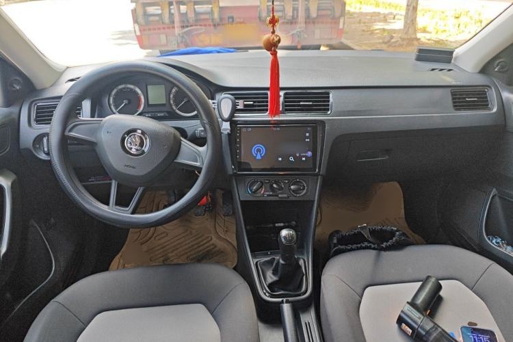 Used Skoda Rapid 2019 Revised Version 1.5L Manual Entry-Level Edition China VI Center Console