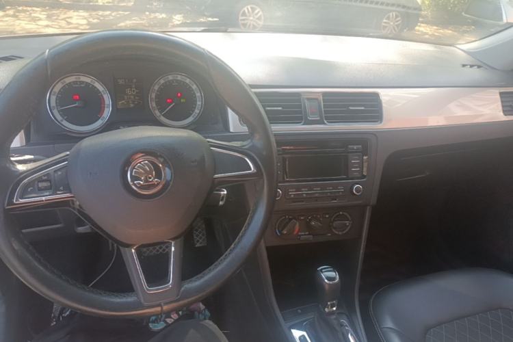 Used Skoda Rapid 2019 1.5L Automatic Comfort Edition China V Standard Center Console