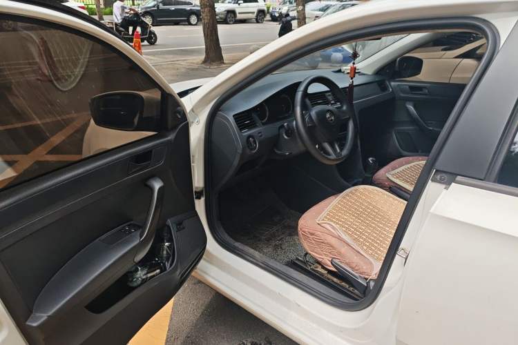 Used Skoda Rapid 2019 1.5L Manual Entry-Level Version Driver Seat