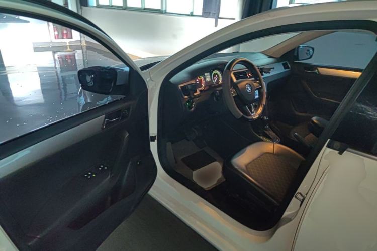 Used Skoda Rapid 2019 1.5L Automatic Comfort Edition China VI Standard Driver Seat