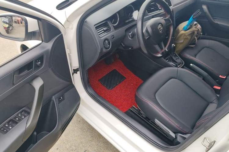 Used Skoda Rapid 2019 1.5L Automatic Standard Edition Driver Seat