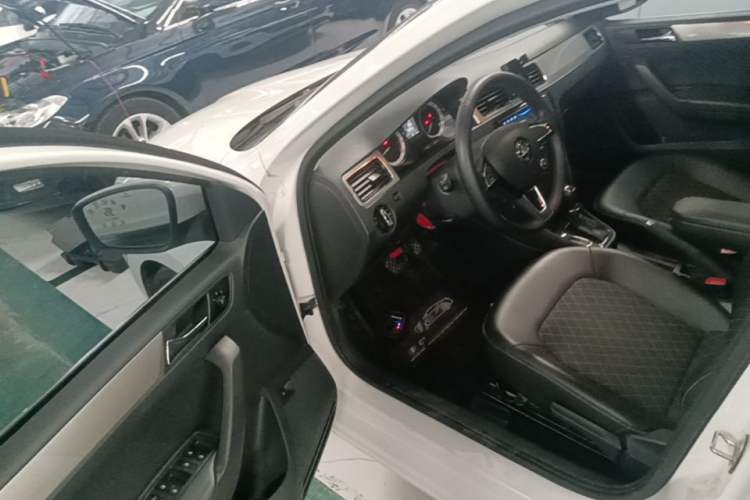 Used Skoda Rapid 2019 1.5L Automatic Comfort Edition China VI Standard Driver Seat