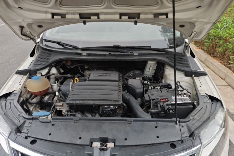 Used Skoda Rapid 2019 1.5L Automatic Comfort Edition China VI Standard Engine Bay