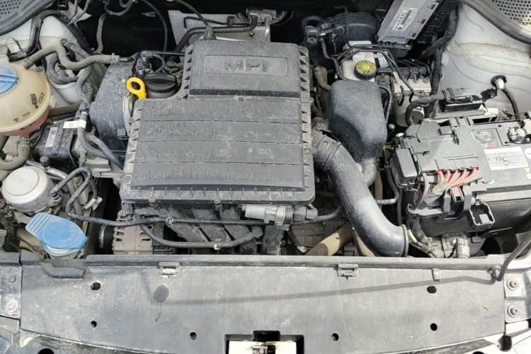 Used Skoda Rapid 2019 1.5L Automatic Comfort Edition China VI Standard Engine Bay