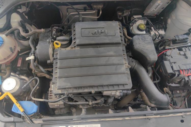 Used Skoda Rapid 2019 1.5L Automatic Comfort Edition China VI Standard Engine Bay