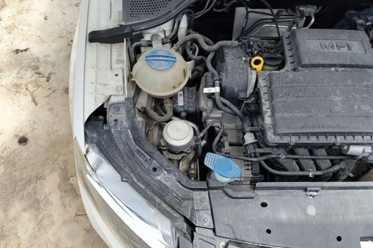 Used Skoda Rapid 2019 1.5L Automatic Comfort Edition China VI Standard Engine Bay Right