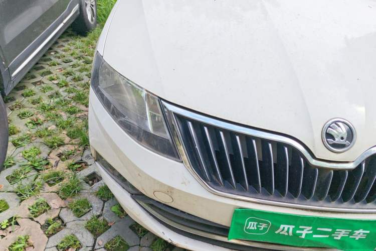 Used Skoda Rapid 2019 1.5L Automatic Comfort Edition China VI Standard Engine Bay Right