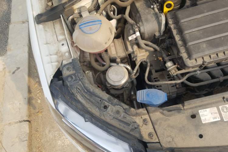 Used Skoda Rapid 2019 1.5L Automatic Comfort Edition China VI Standard Engine Bay Right