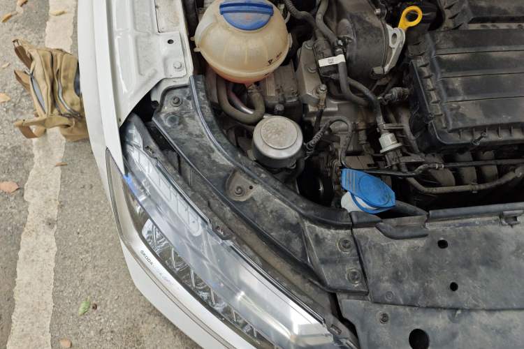 Used Skoda Rapid 2019 1.5L Automatic Standard Edition Engine Bay Right