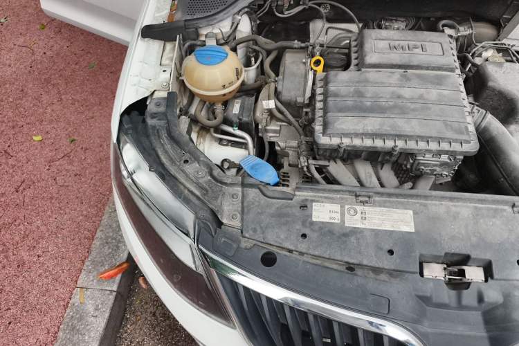 Used Skoda Rapid 2019 1.5L Manual Entry-Level Version Engine Bay Right