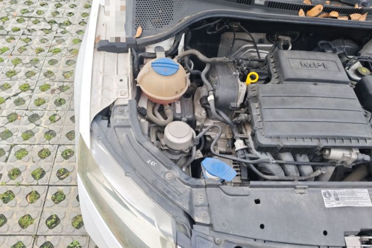 Used Skoda Rapid 2019 1.5L Automatic Comfort Edition China VI Standard Engine Bay Right