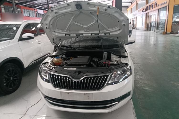 Used Skoda Rapid 2019 1.5L Automatic Comfort Edition China VI Standard Engine Bay