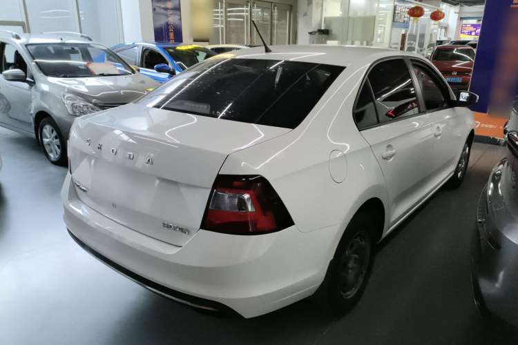 Used Skoda Rapid 2019 1.5L Automatic Standard Edition Exterior 3