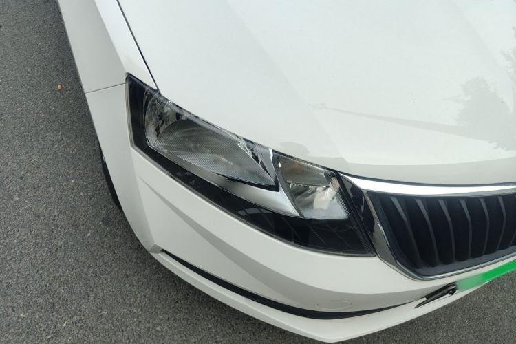 Used Skoda Rapid 2019 1.5L Automatic Standard Edition Exterior 6