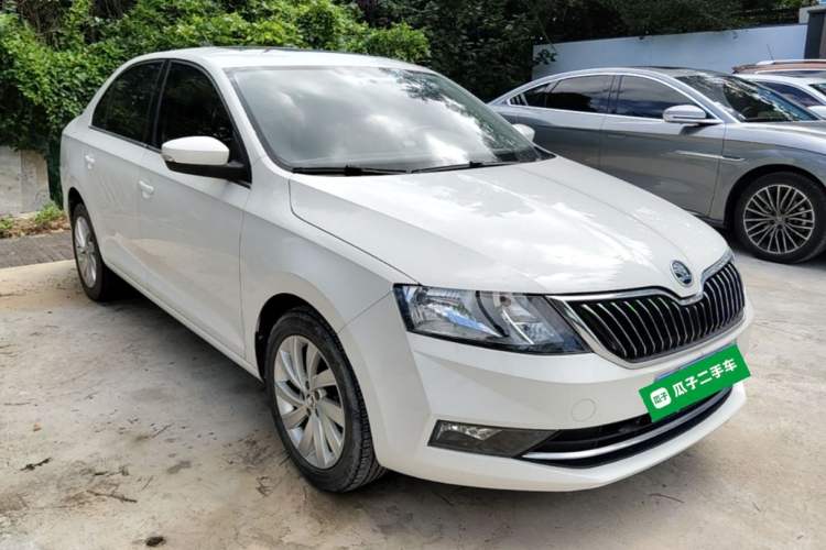 Used Skoda Rapid 2019 1.5L Automatic Comfort Edition China VI Standard Front Right 45 Deg